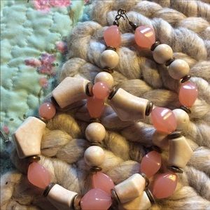 Vintage Jewelry - Pastel 80โs Vibes Necklace Pink White chunky Vintage Jewelry - Pastel 80โs Vibes Necklace Pink White chunky